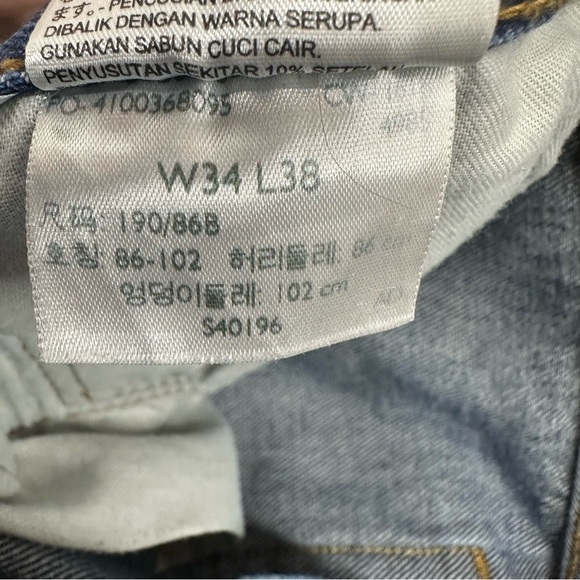 Levi’s Men’s 34 x 35 Button Fly 501 Straight Leg Jeans worked in distressed - Picture 11 of 15